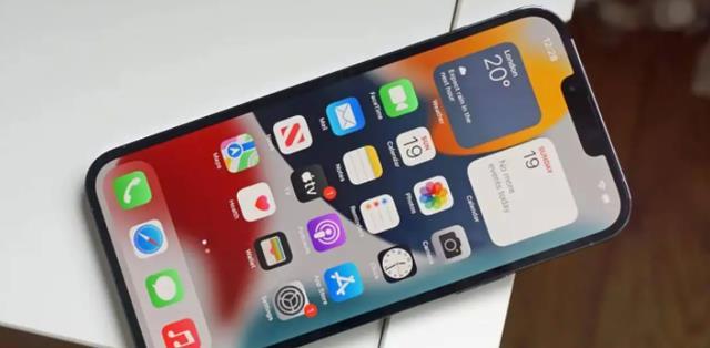 比如從iphone11開始,蘋果就出現了鏡頭進灰,iphone12的