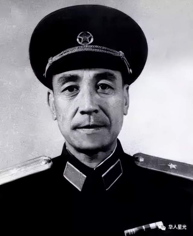 罗应怀中将,是红四方面军的打旗兵,他在几十年的南征北战中战功卓著