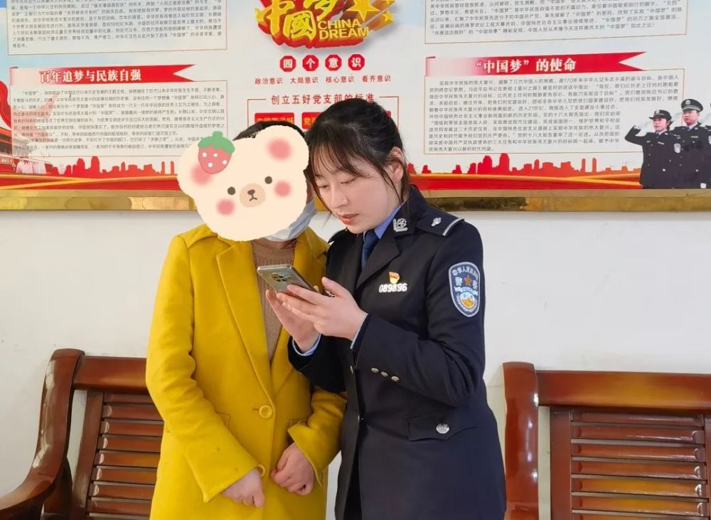 【腾讯网】 崇阳一女子遭遇电信诈骗不听劝 派出所民警齐上阵多次劝阻挽回7.8万元损失电信诈骗,警方劝阻,反诈宣传