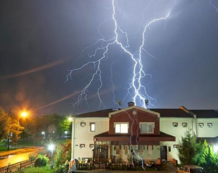 雷劈图片 腾讯网