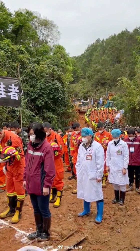 头七祭！全场鸣笛！默哀三分钟！世越号副校长