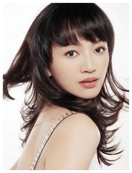 王晓楠拍过很多影视剧,论身材和样貌那绝对算是绝色美女,追她的富豪有