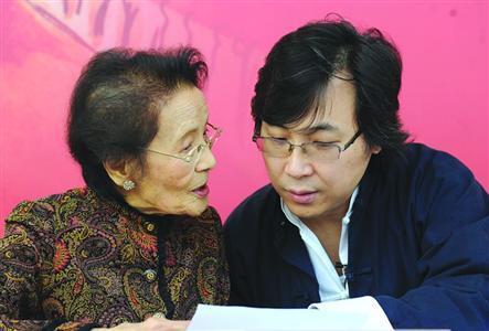 他是著名男中音歌唱家,一生最感激的两个女人,一个是他的妻子