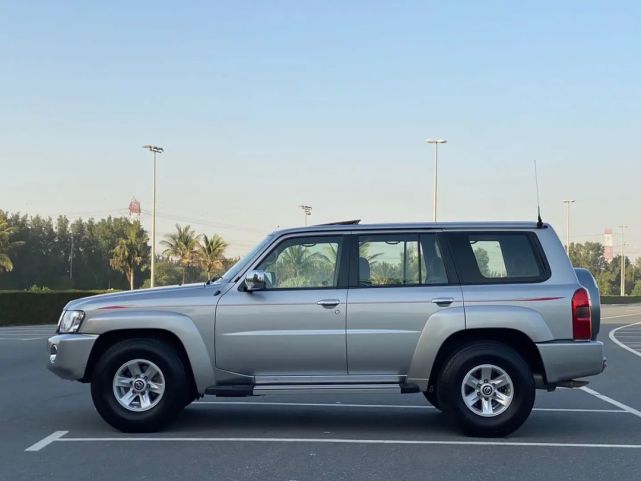 还在生产日产经典途乐y61高清实拍搭载直5引擎四驱