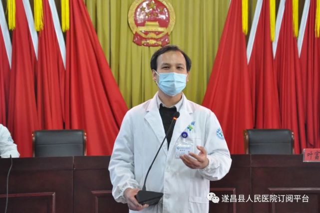 们讲述《膝骨关节炎防治》知识的,是浙大二院骨科副主任医师伍卫刚