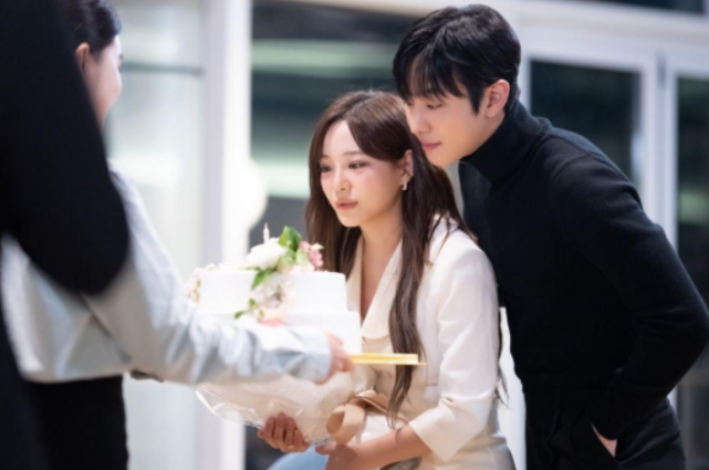 (翻摄自sbs ig)金世正,安孝燮在《社内相亲》演