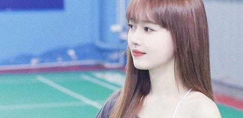 侃萌,2001年2月1日出生于浙江省宁波市,羽毛球国家