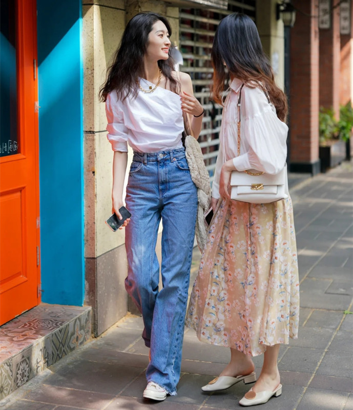 看上海街拍学“春季穿搭”，女孩们穿得时髦又耐看，照着穿准美新东方一年级英语怎么样