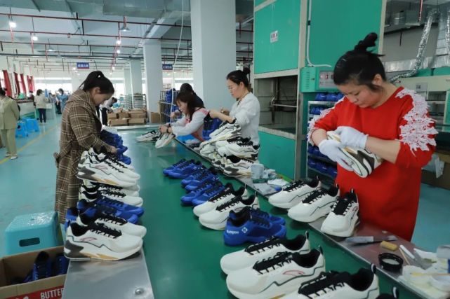 你穿的安踏运动鞋或许来自安顺这家企业