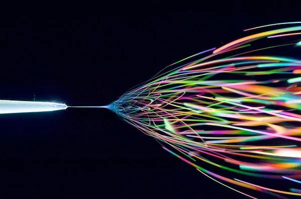 令人着迷的纤维成型技术静电纺丝