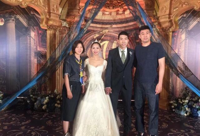 这一起躺拿顶薪事件再加上前期的引援问题,张智涵遭到了外界的一些