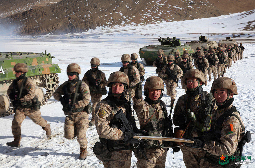 新疆军区某团装步五连开展实战化综合演练ishow动漫英语是正规的吗