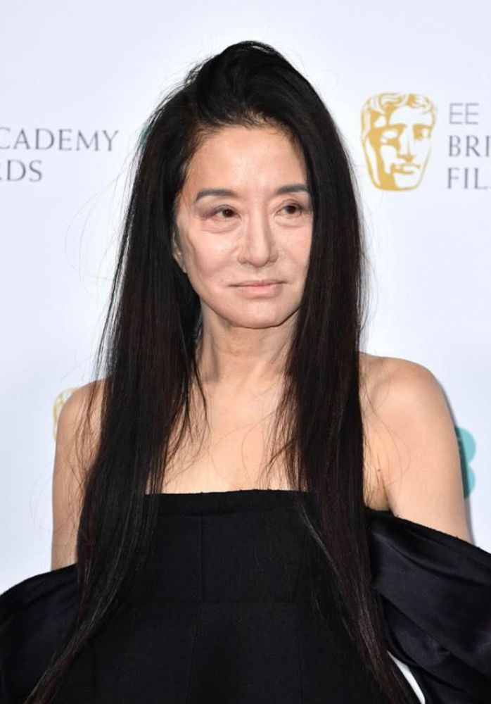 73岁王薇薇瘦到只剩"骨感美",却仍喜欢穿一身黑