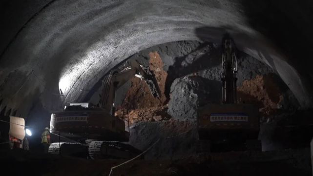 朔州集大原高铁恒山隧道建设快速推进中