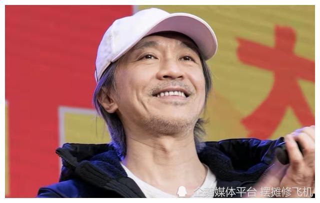 周星驰的经纪人,著名电影制作人陈震宇在社交平台发文转发了周星驰的