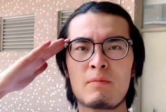 主播社死巅峰带篮子当着数百万网友面上厕所