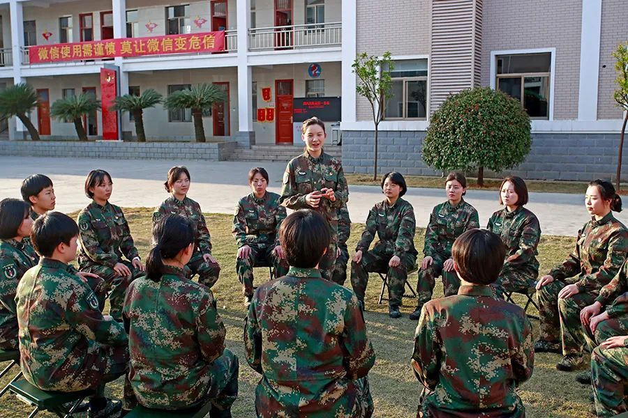 学习两会精神，他们在入脑入心上下功夫