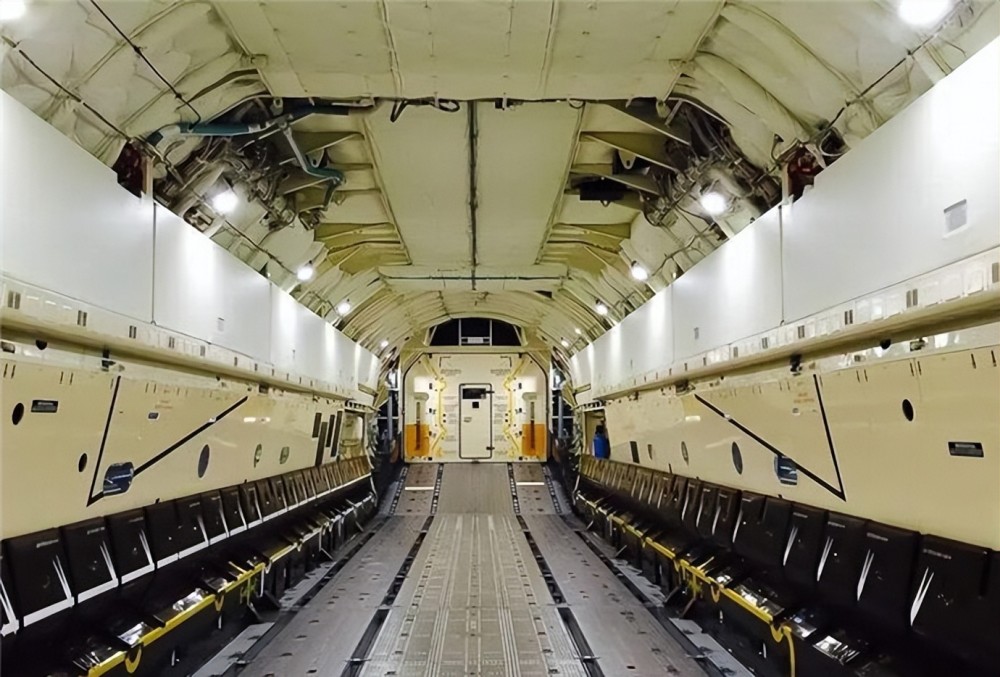 2003年,刚果一客机舱门自动打开,致使129名乘客命丧蓝天_腾讯新闻