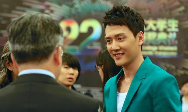 施源这个角色就是冯绍峰的缩影,心居里,他在演和赵丽颖的婚姻