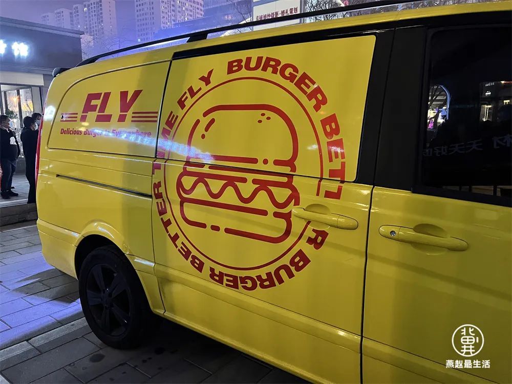 "蹲点儿"数日,我终于逮住了这个移动汉堡车_腾讯新闻