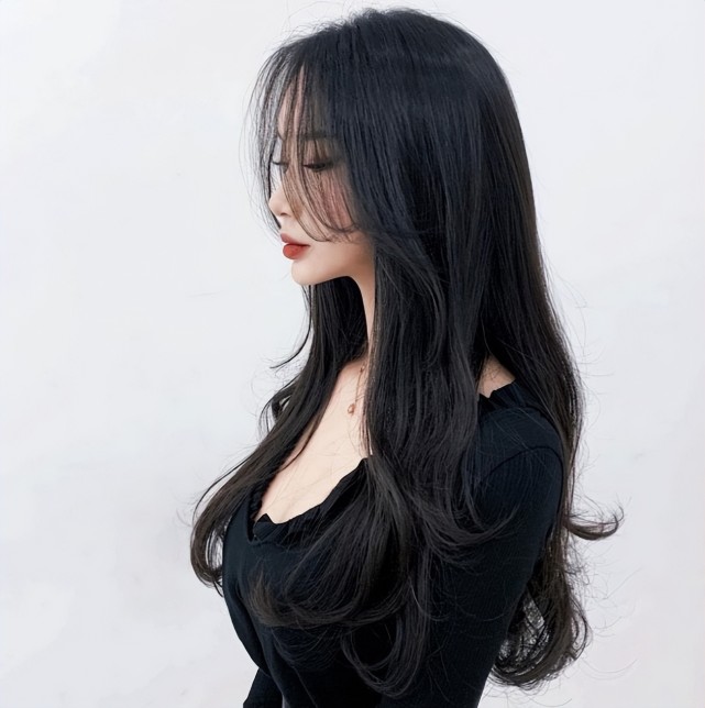 放弃你的黑长直吧!今年春天流行这3款长卷发,时髦减龄还显脸小