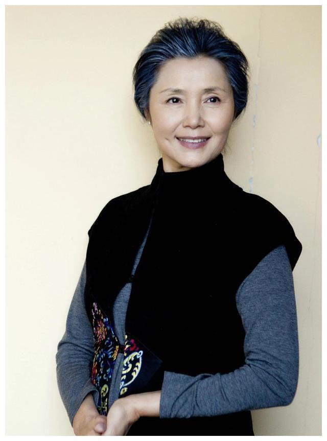 演员姜黎黎拍戏拍来一个老公结婚46年零绯闻