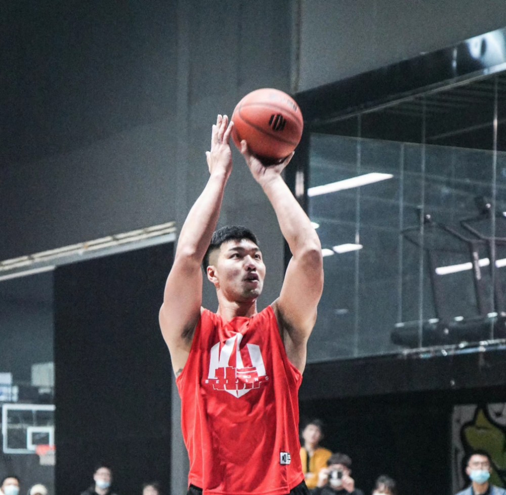 王增杰为什么放弃cba职业赛场,成为网红球员!_腾讯新闻