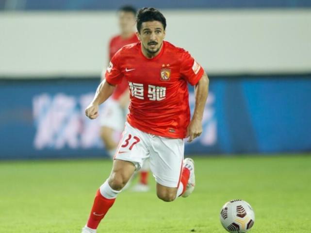 洛国富自荐被巴甲豪门嫌弃:年纪大,薪水又高_腾讯新闻