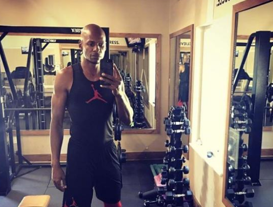 47岁雷阿伦近况退役8年模样丝毫未变肌肉线条明显身材标杆