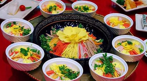 3,牡丹燕菜红烧黄河大鲤鱼是河南不少饭店的拿手菜,也是豫菜十大名菜