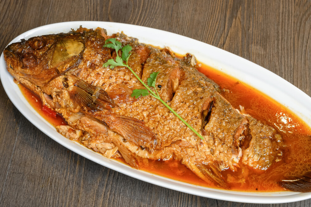 炖鱼要想鲜美不腥不用乱放调料谨记2个诀窍不腥气格外香