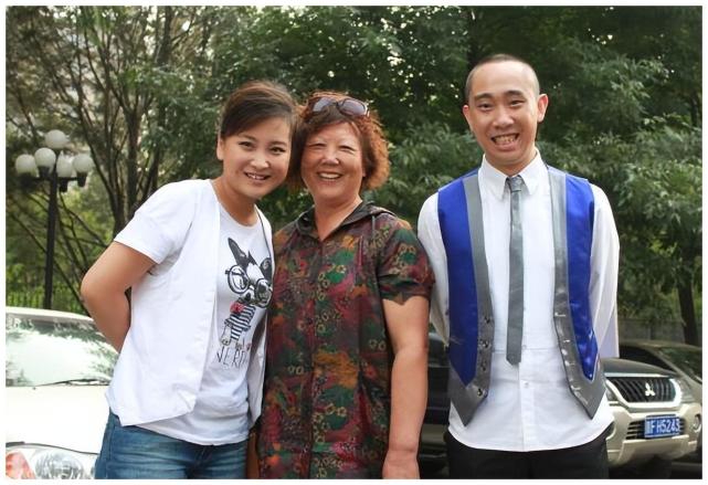 "笑星"白凯南的狼狈,当时代抛弃你的时候,连个招呼都不会打