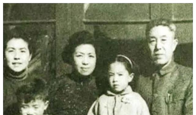 解放后郑洞国妻子不愿回北京，和其离婚嫁资本家，20年后再相见六年级上册数学辅导