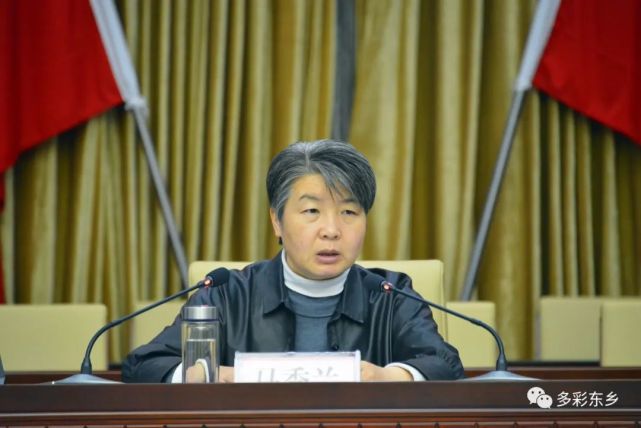 县领导何世龙,马维茂,马鹏阳,马国龙,冯祥安,豆红元,肖健龙参加会议.