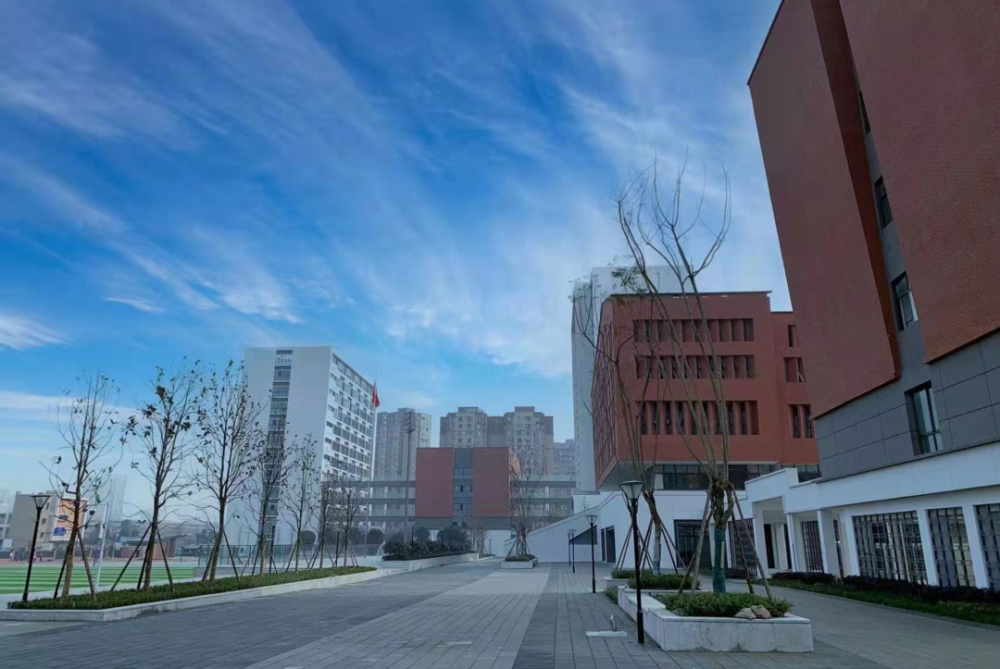 学费全免成都职业技术学校今秋投用