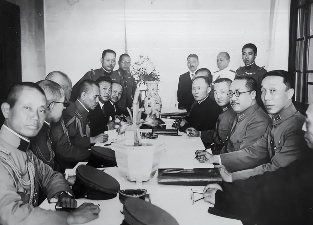 何梅协定谈判现场根据协定国民政府将撤换和解散日方指定的政府人员和