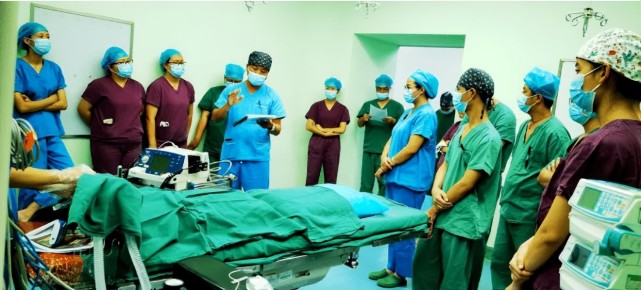 酯类局麻药,依托咪酯琥珀胆碱,罗库溴铵),血液制品,胶体(聚明胶肽)