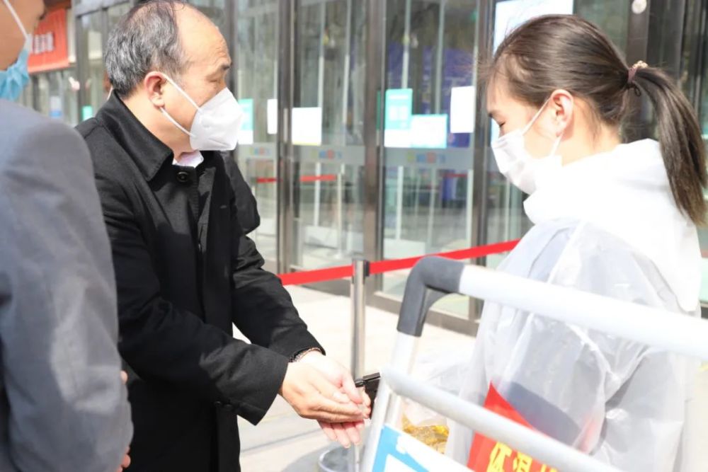 胖发祥焦作市副市长王付举带领有关部门莅临胖发祥指导疫情防控和市场