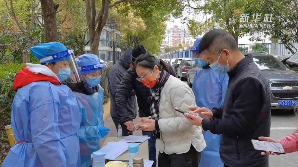 新华社记者直击上海新一轮核酸筛查