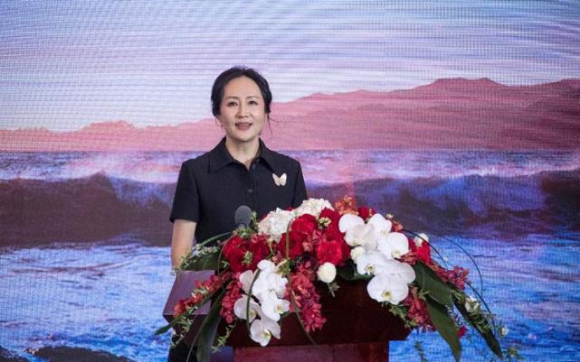 孟晚舟回国首次亮相：唯有努力学习才能赶上祖国的变化_腾讯新闻