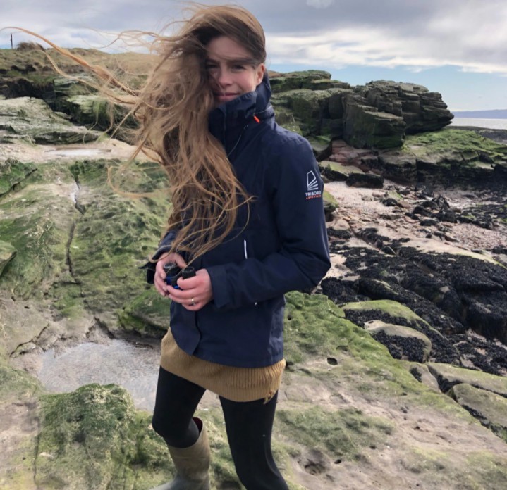 英国女子hannah bourne-taylor曾让铜色文鸟在自己的长发上筑巢,长达3