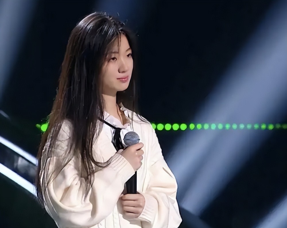 单依纯凭借永不失联的爱成功出圈歌声甜美动人