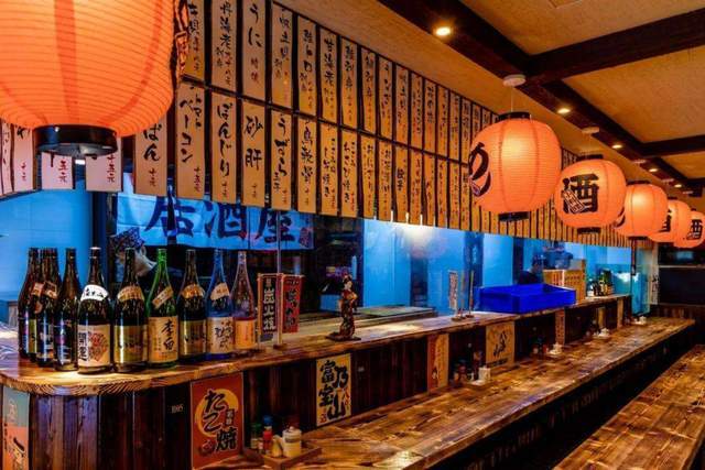 一些居酒屋老字号,你还能切切实实体验到当地延续至今的传统饮食文化