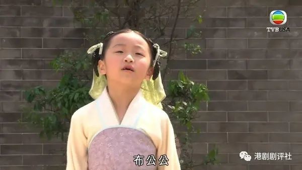 饰演她们童年的小演员当年演技也获讚赏,"三好"佘诗曼的童年由陈诗慧