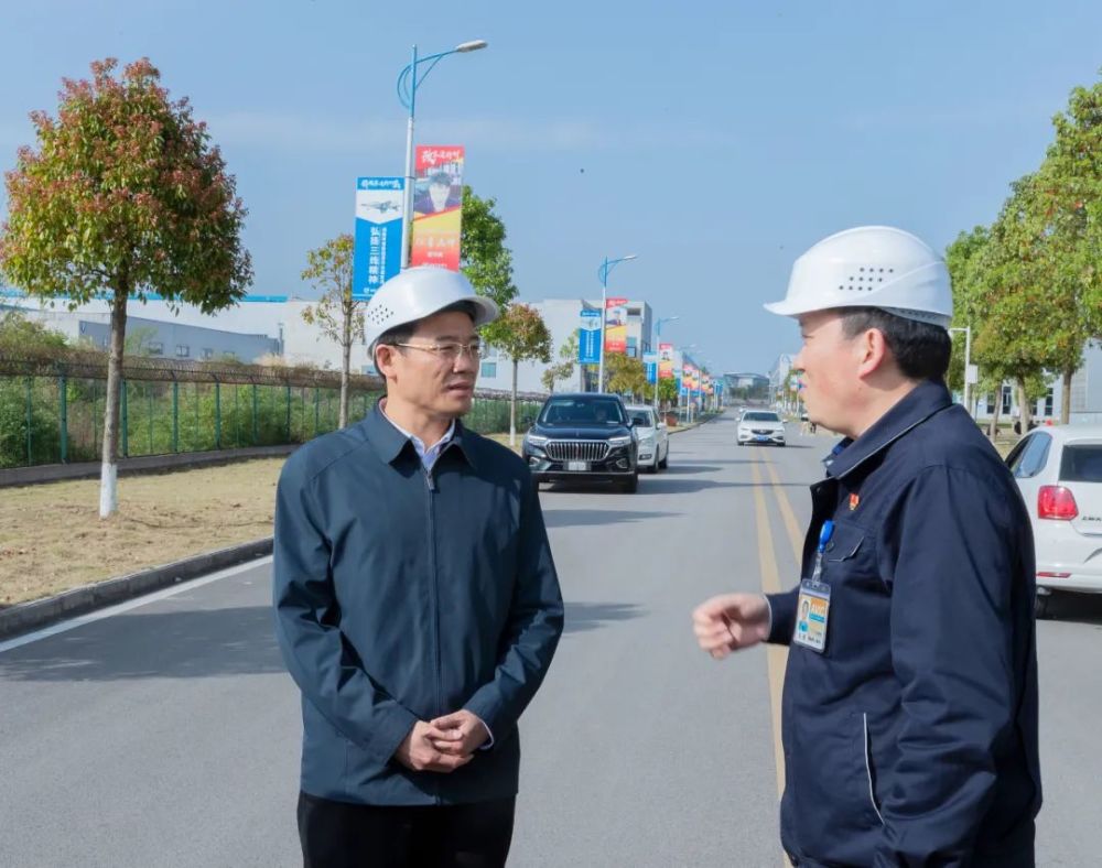 尹恒斌到安顺经开区调研新型工业化