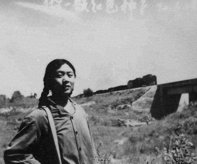 张志远,出生于重庆,是一位知青.18岁时,他被政府安排到四川下乡.