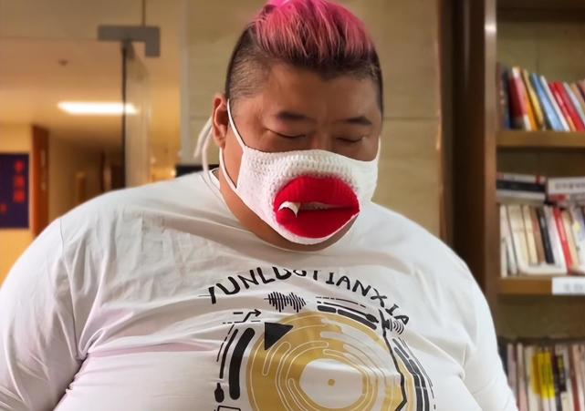 胖猴子减肥一周胖4斤,网友:训练营的饭太香了