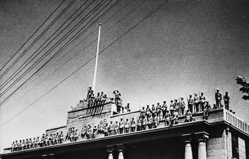 渡江战役解放军冲入南京总统府发现罕见一幕下令24小时戒严