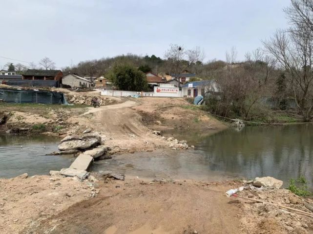 信陽市溮河港鎮四望山村4個村民組出行困難,架橋,修路成奢望