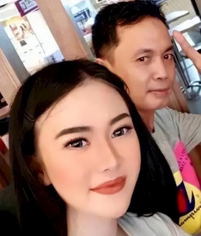 2019年穷学生嫁大20岁的印尼富商,婚后却频繁出轨,丈夫惨死街头